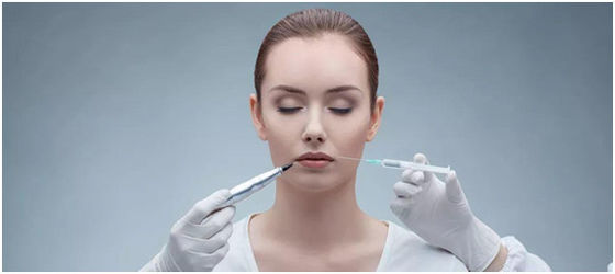 Il riempitore acido ialuronico collegato incrocio del gel per le labbra affronta l'iniezione delle natiche del seno