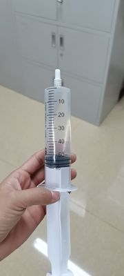 Iniezioni di acido ialuronico per il viso, labbra, seno e glutei
